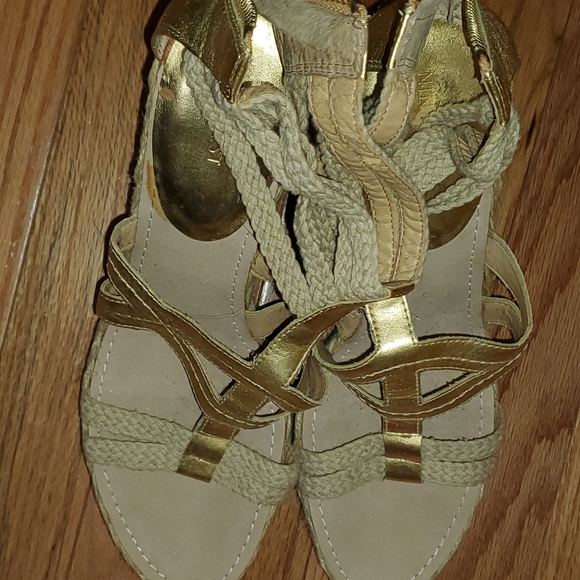 SHARP! BRAND NEW NINE WEST WEDGES - Women Size: 11 - $30 - Picture 5 of 8